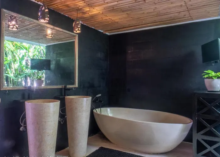 Ocean Luxury - *